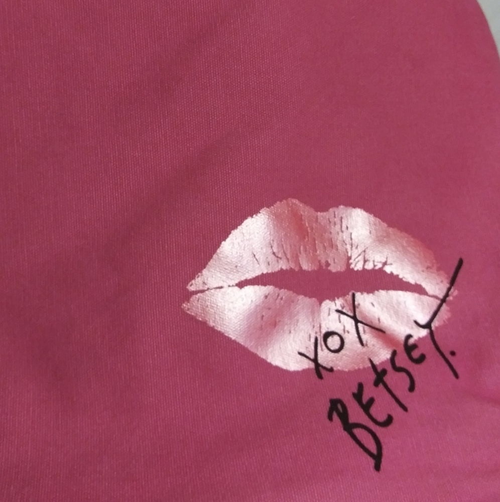 BETSEY JOHNSON TOTE "HANG ON TO MY GOLDILOCKS" - Picture 4 of 6